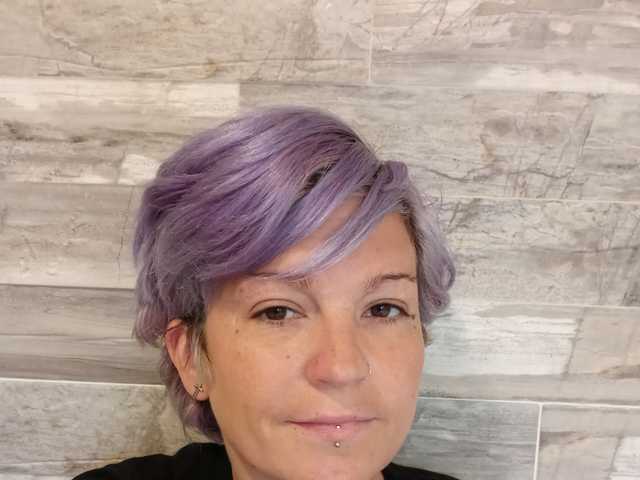 प्रोफ़ाइल की तस्वीर Violetbloom