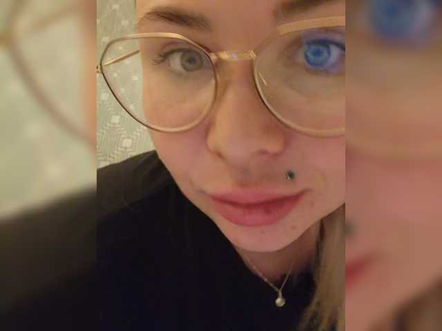 प्रसारण स्क्रीनशॉट YourFunnyBlondiee